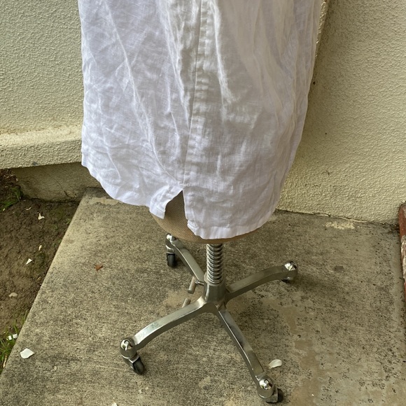 Island Importer 100% linen stunning white blouse. Beautiful high end linen - Picture 5 of 11